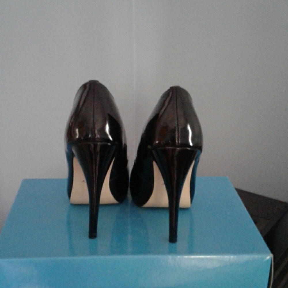 Shoes - Picture 4 of 4